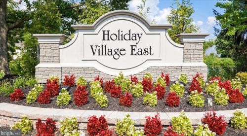 678 Cascade Dr, Mount Laurel, NJ 08054-4927