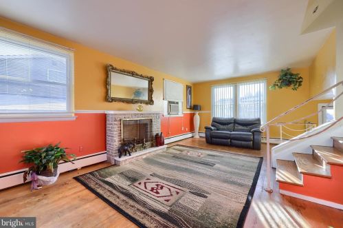 957 Belaire Ln, York, PA 17404-2209