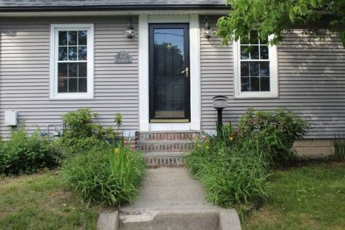 22 Rosewood Ave, Warwick, RI 02888-3317