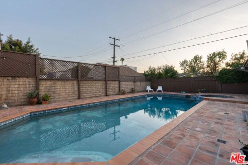 1125 Cedar St, Glendale CA  91207-1728 exterior