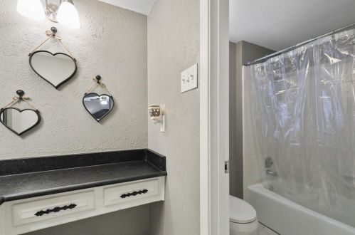 1413 Kingsbridge Dr, Garland TX 75040-3512 exterior