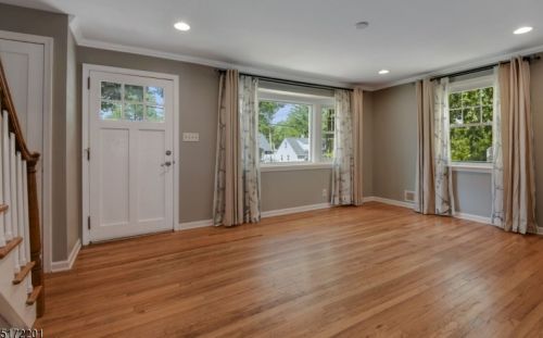 34 Sunnyside Rd, Town Center NJ  07052-2032 exterior
