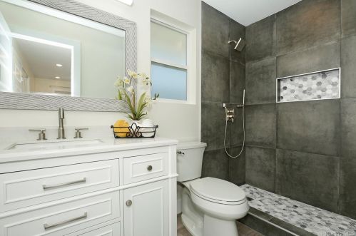 3036 Monsarrat Ave, Honolulu HI  96815-4439 exterior