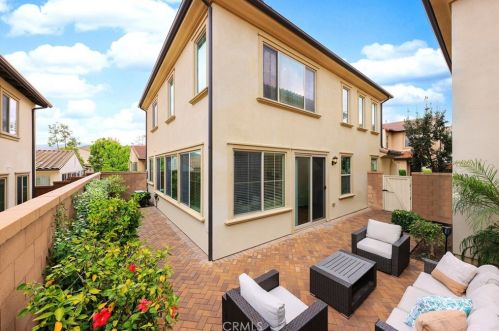 132 Desert Bloom, Irvine CA  92618-8871 exterior