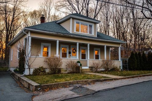 30 Hebert St, Coventry, RI 02816-7415