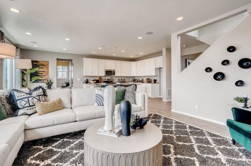 27599 Ontario Dr, Aurora, CO 80016-4127