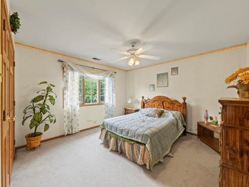 8815 Aintree Ln, Willowbrook IL  60527-8392 exterior