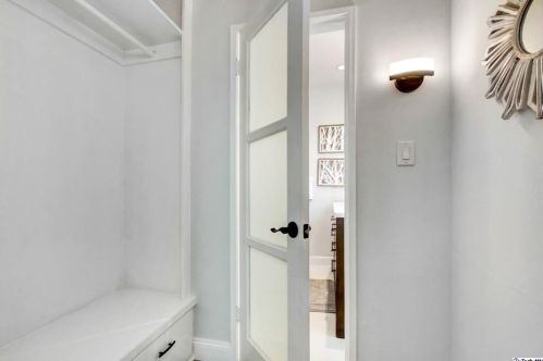 230 Winchester Ave, Glendale CA  91201-1219 exterior