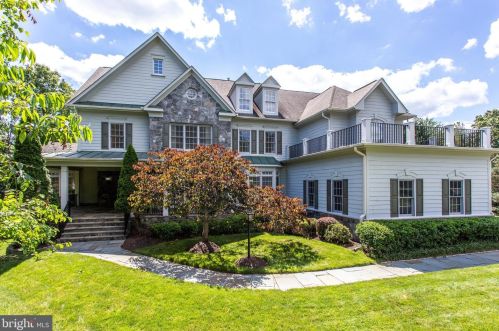 796 Thomas Run Dr, Great Falls, VA 22066-1034