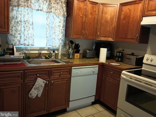 1 Primrose Ln, Willingboro, NJ 08046-2719