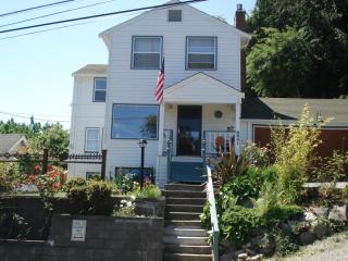 3041 Manning St, Seattle, WA 98126-2341