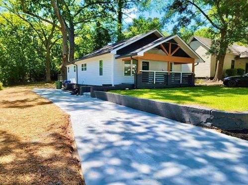 2209 Browns Mill Rd, Atlanta, GA 30315-7433