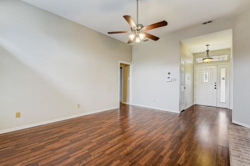 1422 Mapleview Dr, Carrollton TX 75007-6019 exterior