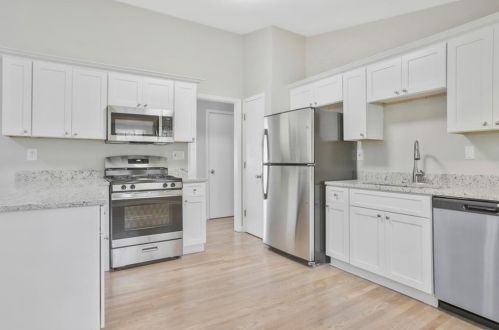 724 Pepperwood Ln, Stone Mountain GA  30087-5781 exterior
