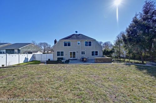 13 Twin Ter, Holmdel Village, NJ 07733-1052
