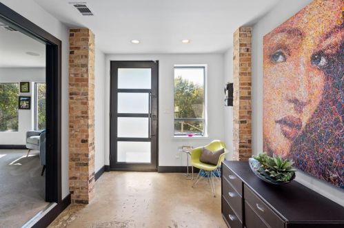 304 Crest Wood Dr, Fort Worth, TX 76107