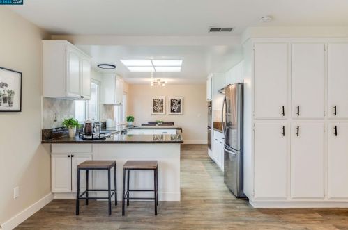 5209 Jomar Dr, Concord CA  94521-2341 exterior