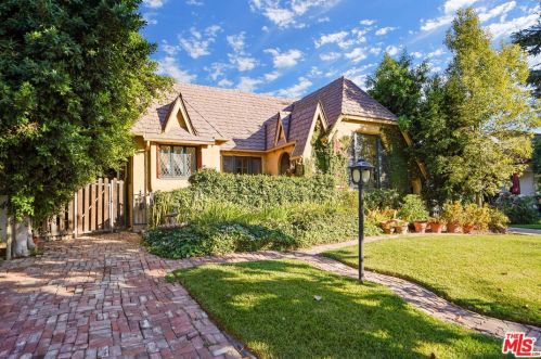 1212 Cedar St, Glendale CA  91207-1427 exterior