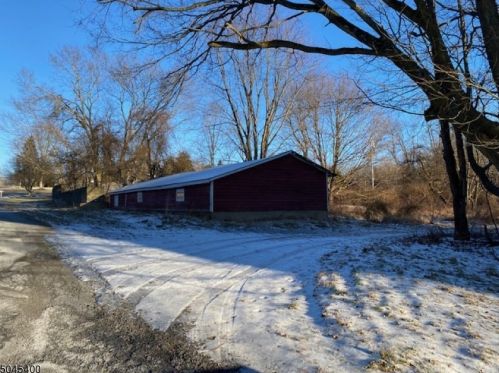 4 Osmun Rd, Columbia, NJ 07832-2001