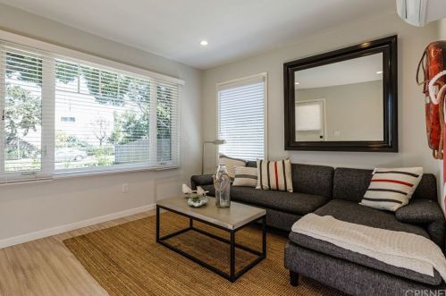 1738 9th St, Santa Monica, CA 90404-4382