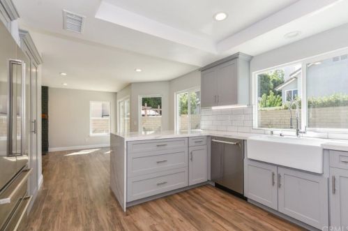 8 Henry, Irvine CA  92620-3256 exterior