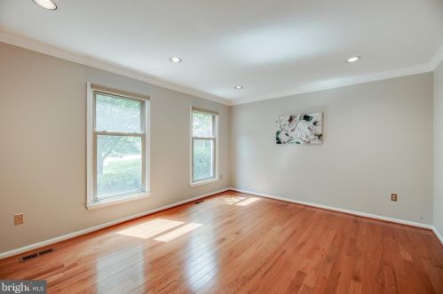 8290 Lindside Way, Springfield, VA 22153-3520