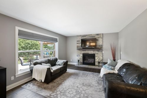 8009 Greenbriar Ln, Saint Paul MN  55125-8472 exterior