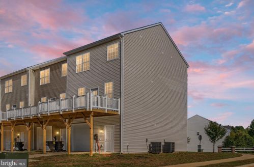 1012 Wicklow Dr, Fredericksburg, VA 22401-2722