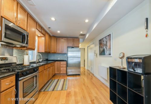 3633 Ravenswood Ave, Chicago, IL 60613-3510