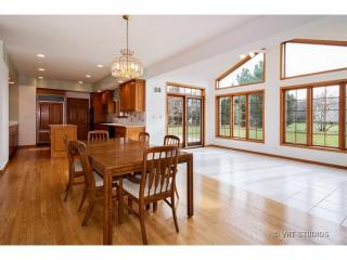 12 Todor Ct, Willowbrook IL  60527-8390 exterior