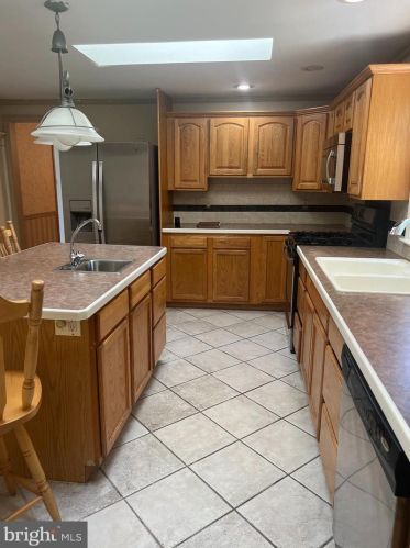 2106 Lyndell Dr, Lancaster PA  17601-5728 exterior