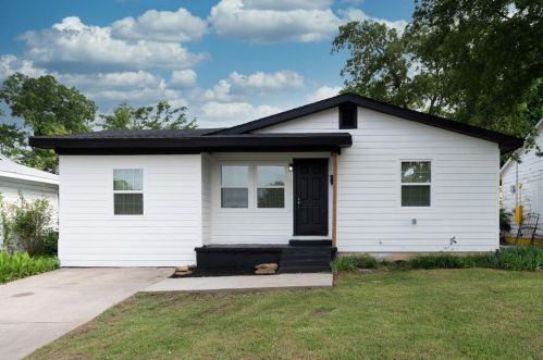1105 Judd St, Fort Worth, TX 76104-6869