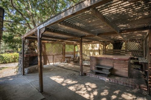 3300 Montrose Ave, Glendale CA 91214-3341 exterior