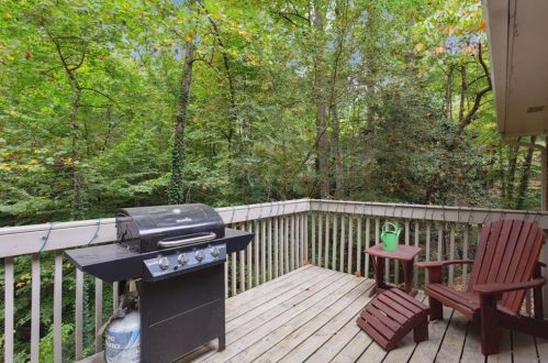 570 Elden Dr, Atlanta GA  30342-2036 exterior