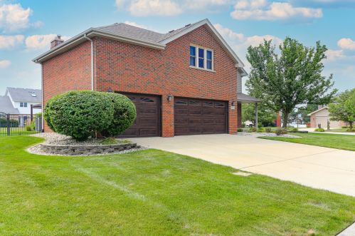 19312 Waterford Ln, Mokena, IL 60448-8382