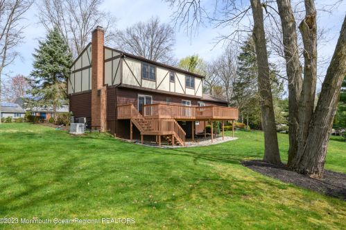22 Wildhedge Ln, Holmdel Village, NJ 07733-2116