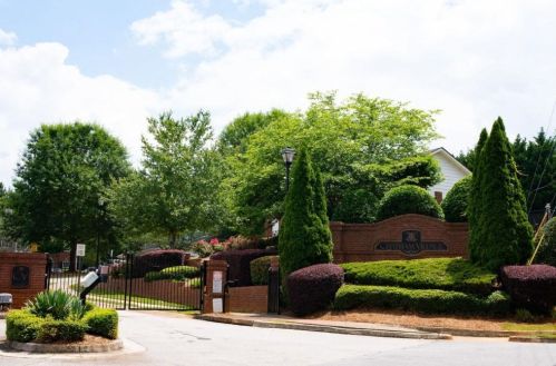 4200 Chatham Ridge Dr, Buford, GA 30518-8796