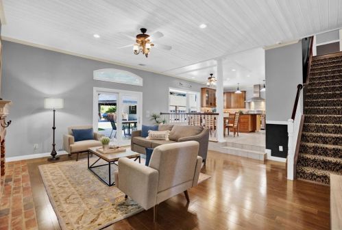 1156 Sugarbush Dr, Vista CA 92084-7464 exterior