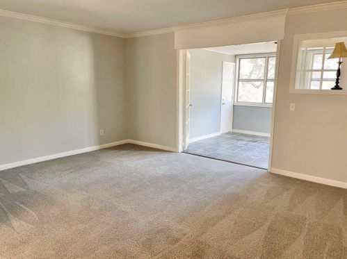 72 Montre Sq, Atlanta GA  30327-4044 exterior