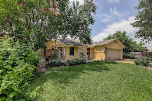 2007 Cedarwood Dr, Carrollton TX 75007-5406 exterior