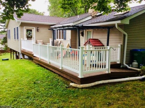 100 Freeway Ave, Hackettstown, NJ 07840-3404