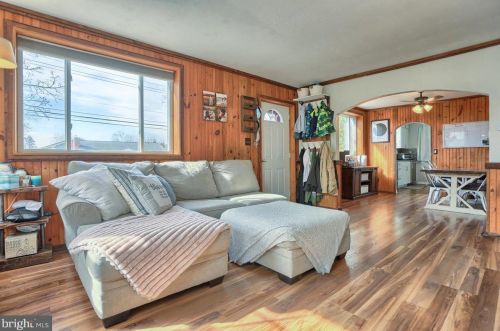 215 Cavalry Rd, Carlisle PA  17013-1606 exterior