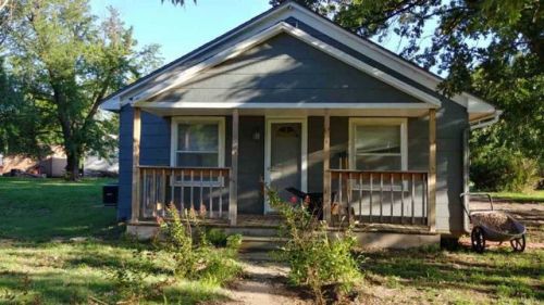 607 8th St, Harper, KS 67058-1919