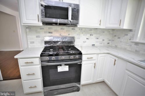24 Hillside Rd, Princeton NJ  08540-3436 exterior