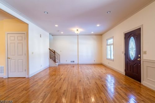 2284 North Ave, Scotch Plains, NJ 07076-4526