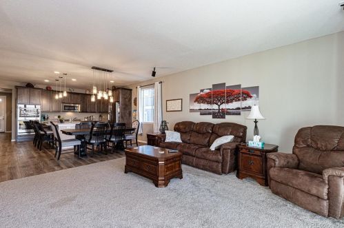 6571 Addison Way, Aurora CO 80016-4162 exterior