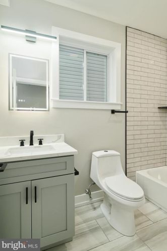 1800 5th St, Philadelphia PA 19148-1813 exterior