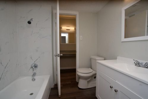 1824 Abshire Ln, Dallas TX  75228-4965 exterior