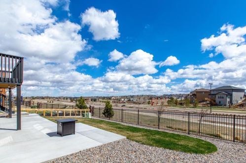 7370 Old Hammer Way, Aurora CO  80016-6115 exterior