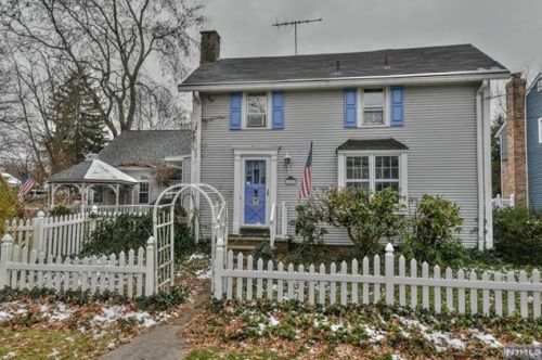 285 Genther Ave, Oradell, NJ 07649-2108